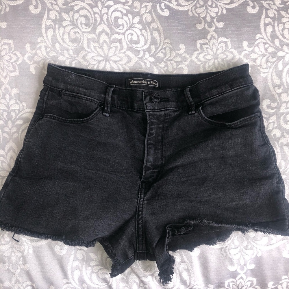 Abercrombie & Fitch black shorts!